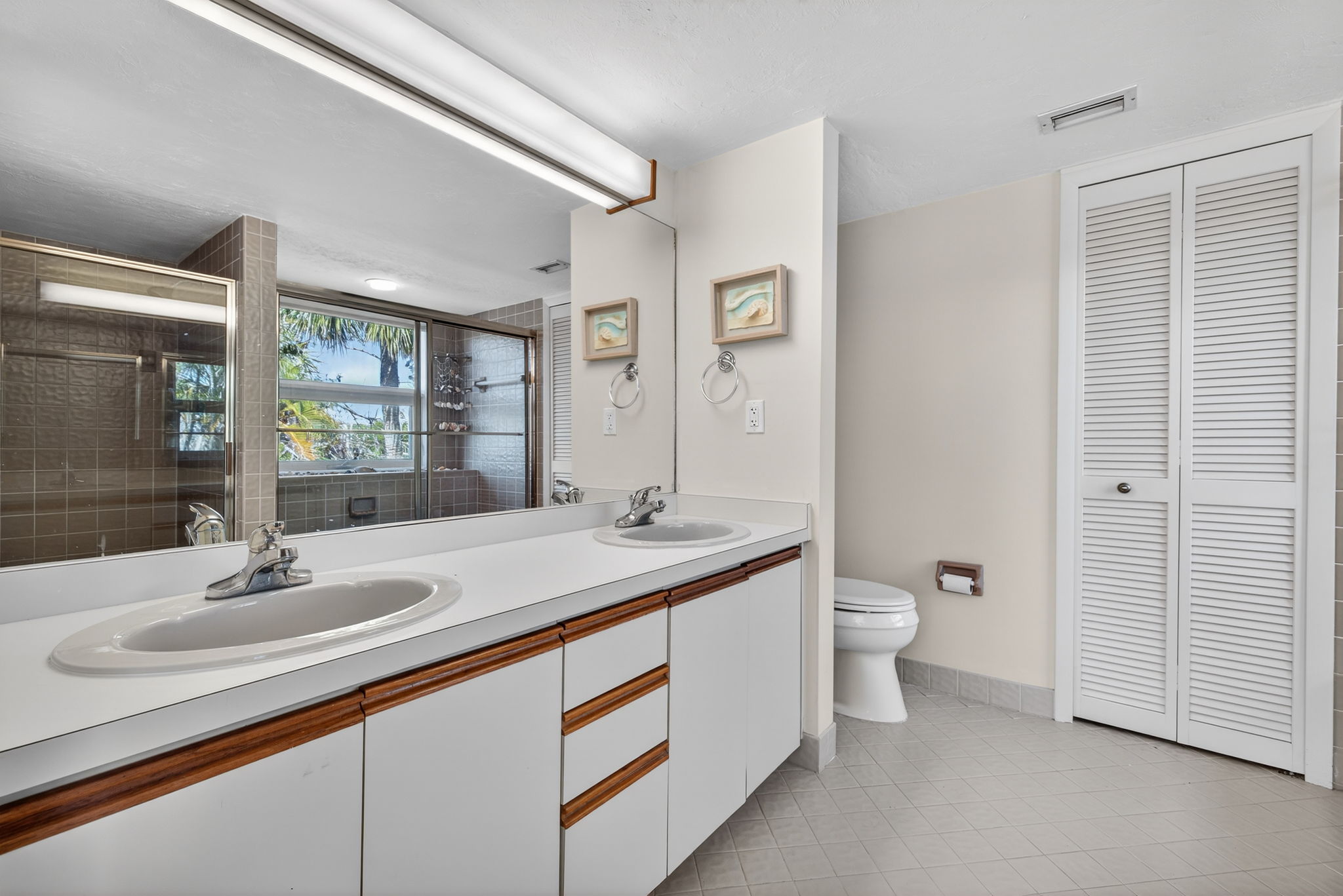 Guest Bathroom 1 of 2