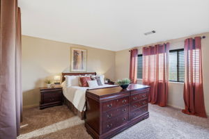 037_F8_5312 Summerfield Dr