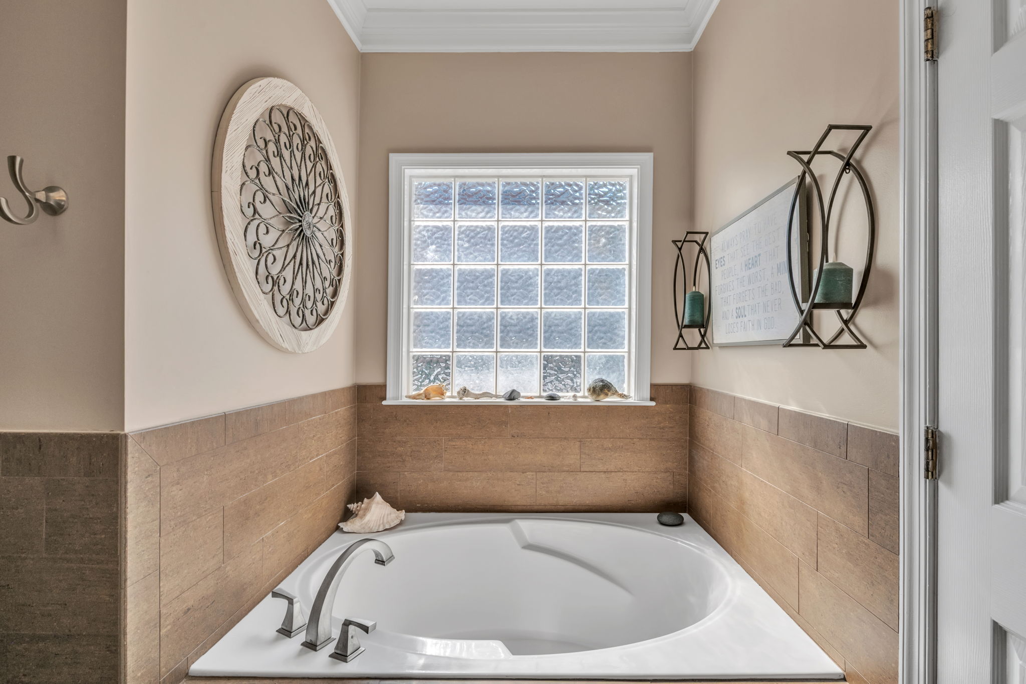  Photo 70