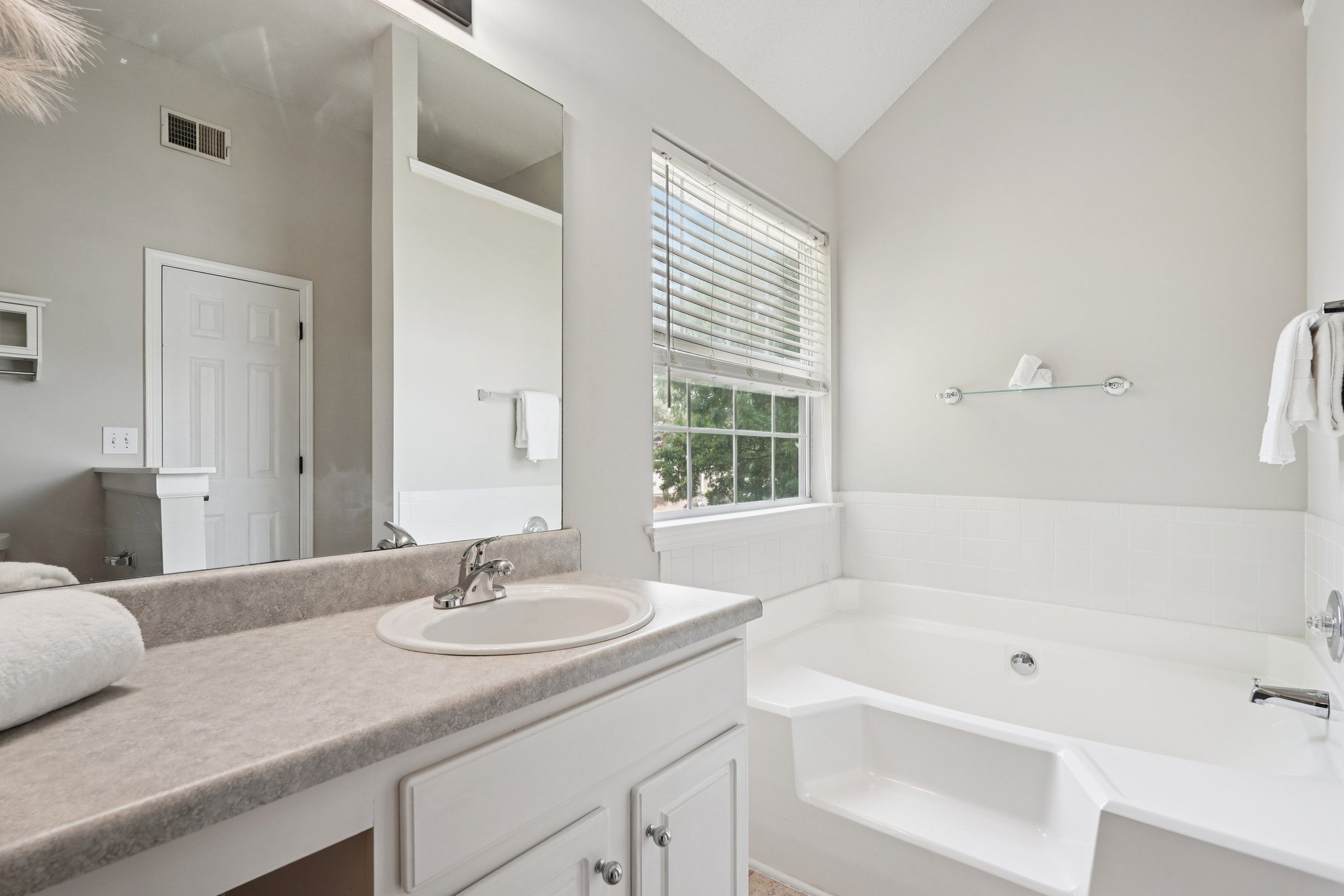 Rolling Meadow Dr SW-L0105-043.jpg