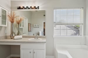 Rolling Meadow Dr SW-L0105-041.jpg