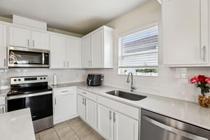 Royal Point Ave-S1209-014.jpg