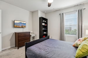 Royal Point Ave-S1209-016.jpg