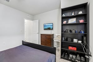 Royal Point Ave-S1209-017.jpg