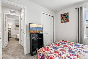 Royal Point Ave-S1209-019.jpg