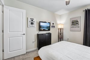 Royal Point Ave-S1209-022.jpg