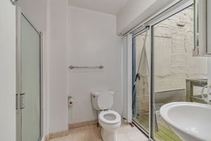  Photo 40