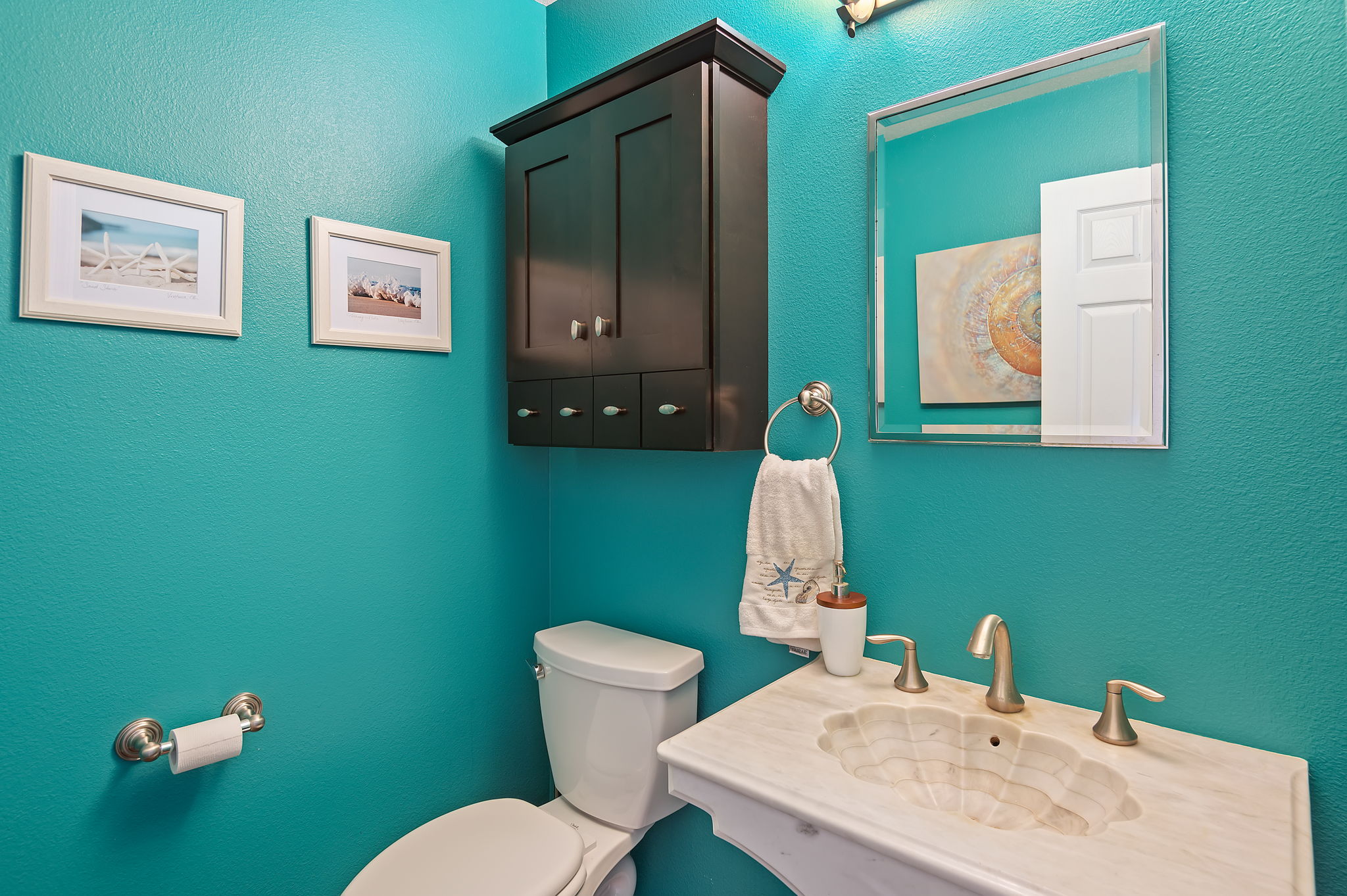22 - Powder Room