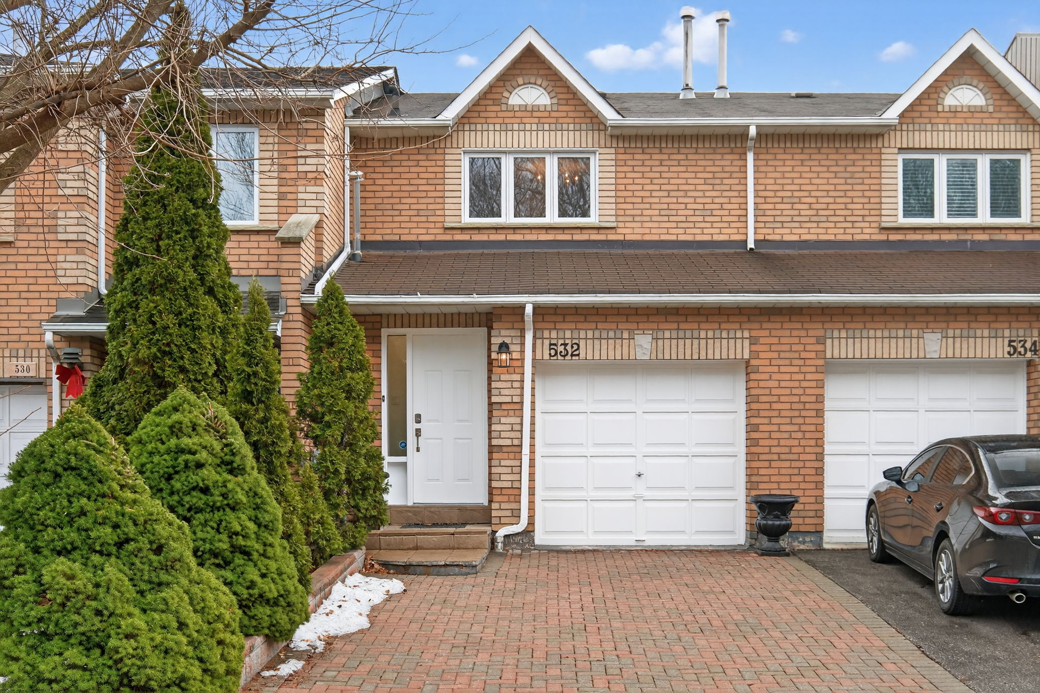 532 Steddick Ct Mississauga, ON L5R 3T1