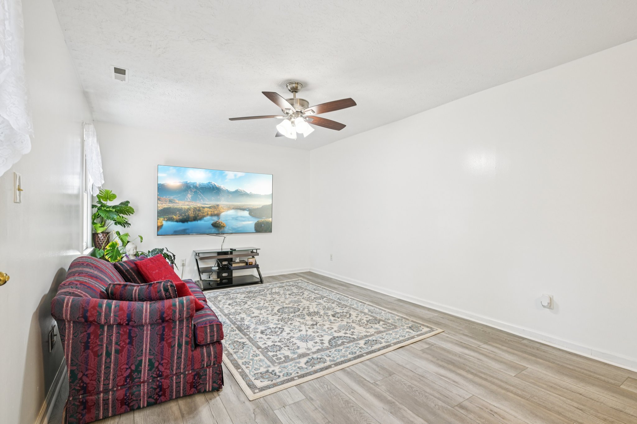 Spring Pines Way-S0509-010.jpg