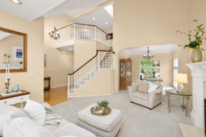 Living Room/Entrance