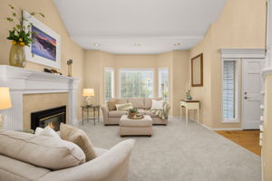 Living Room/Entrance