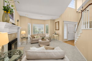 Living Room/Entrance