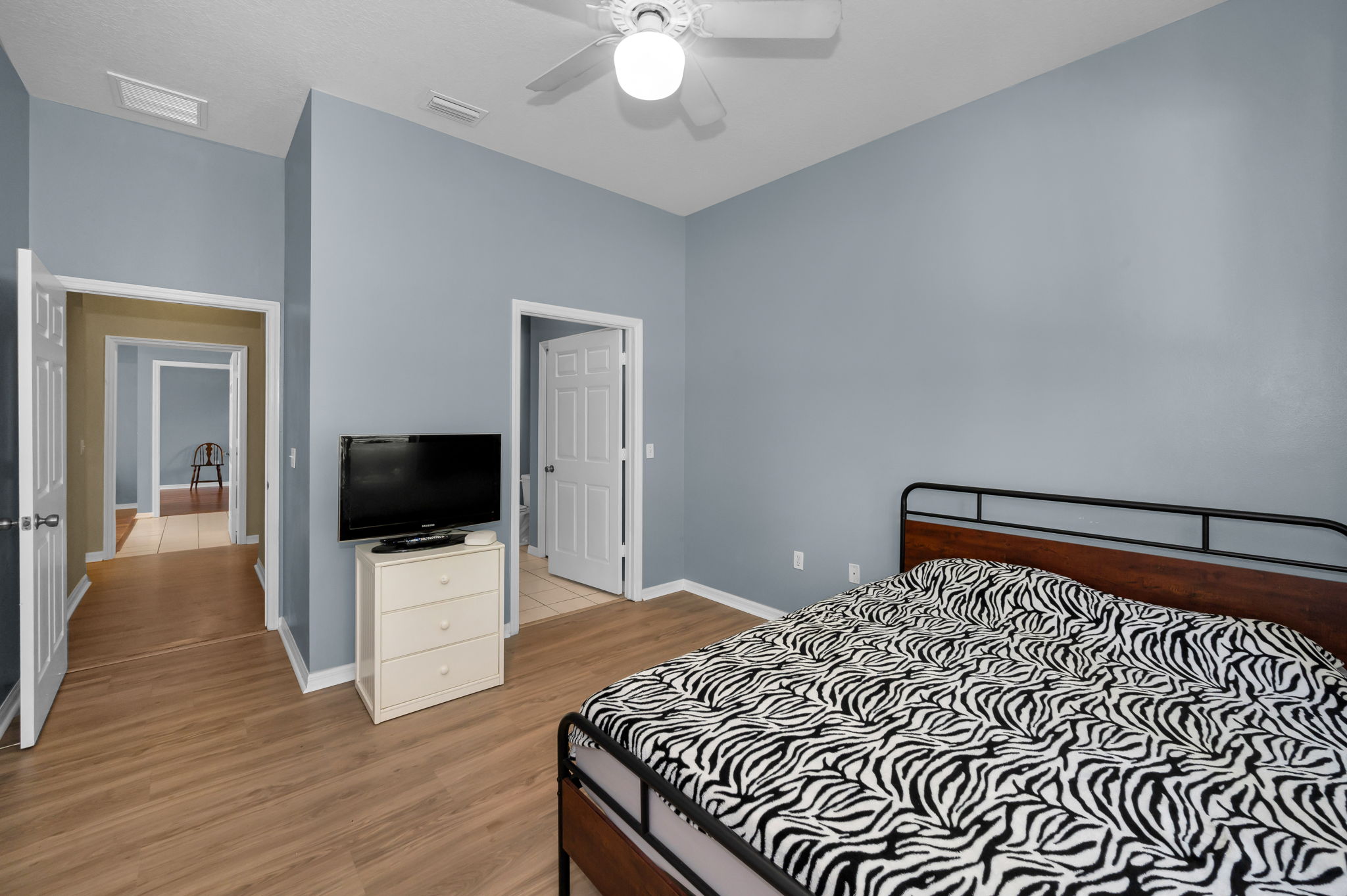 Guest Bedroom2c