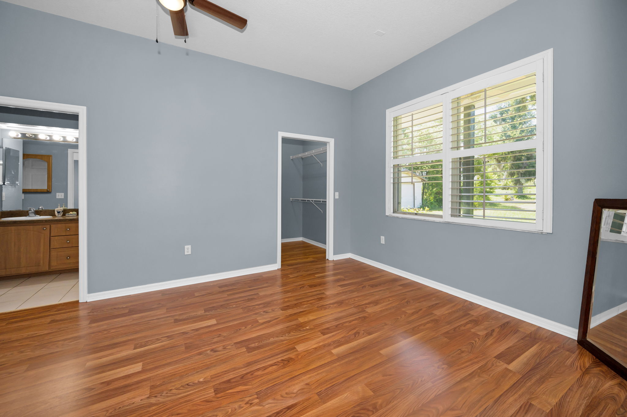 Guest Bedroom3g
