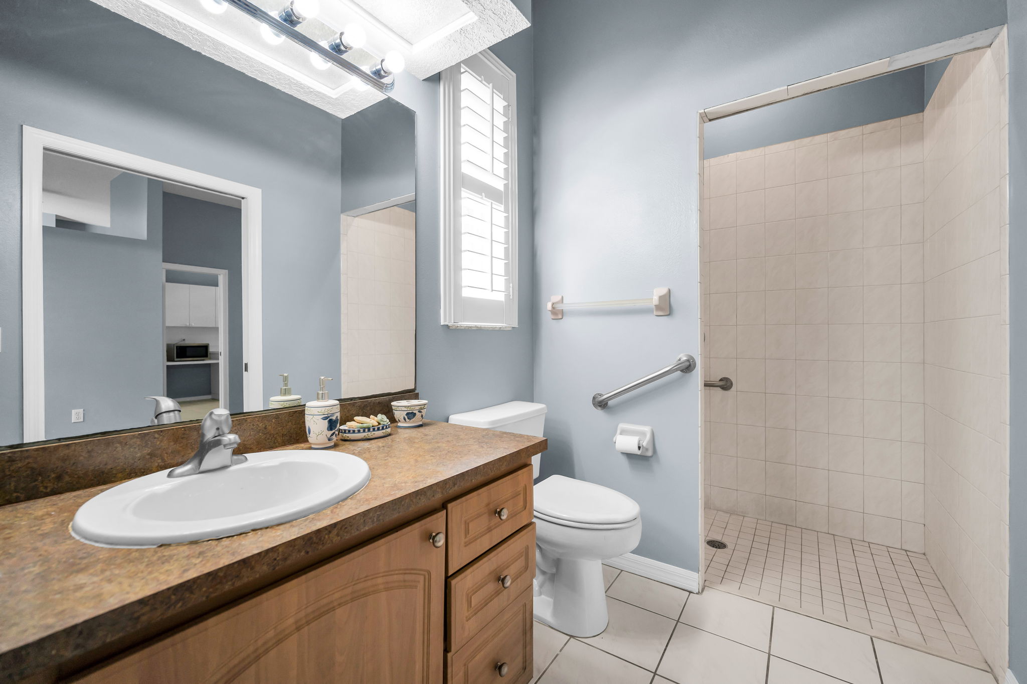 Guest Bedroom3l Bathroom