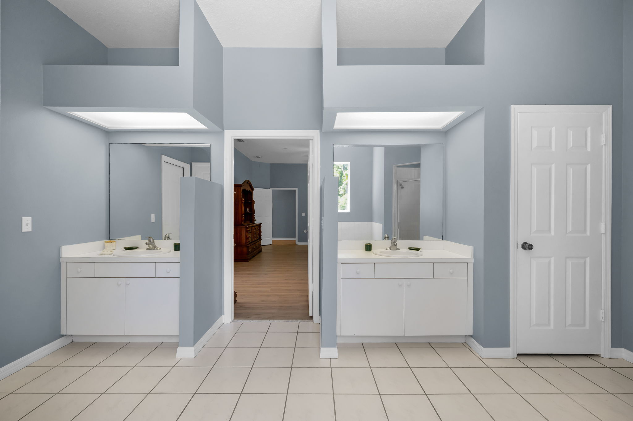 Primary Bathroom1e