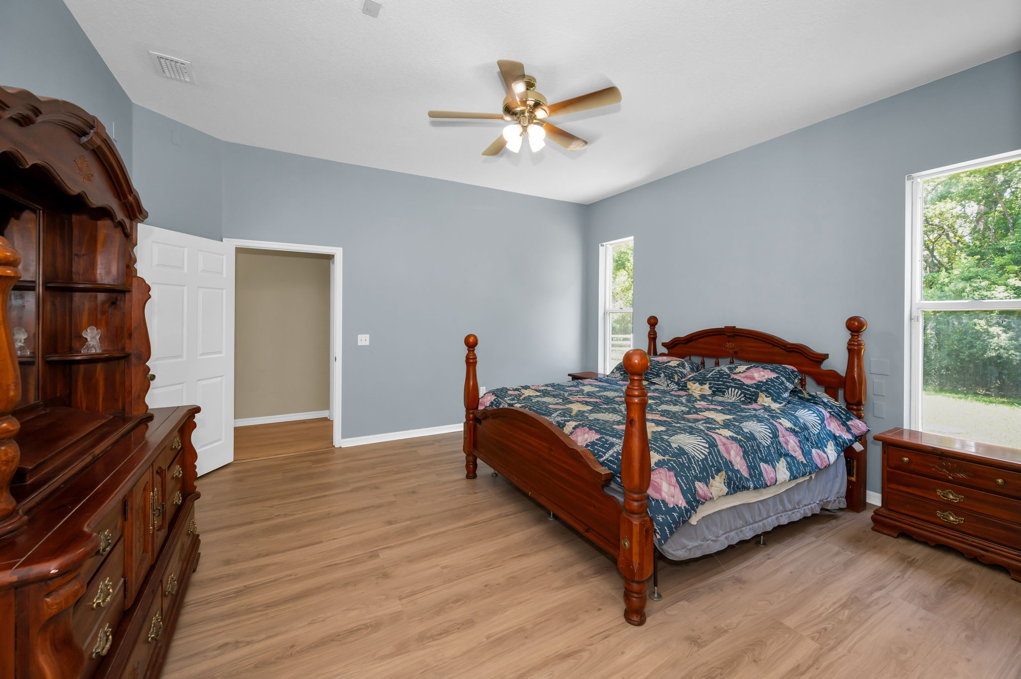 Primary Bedroom1e
