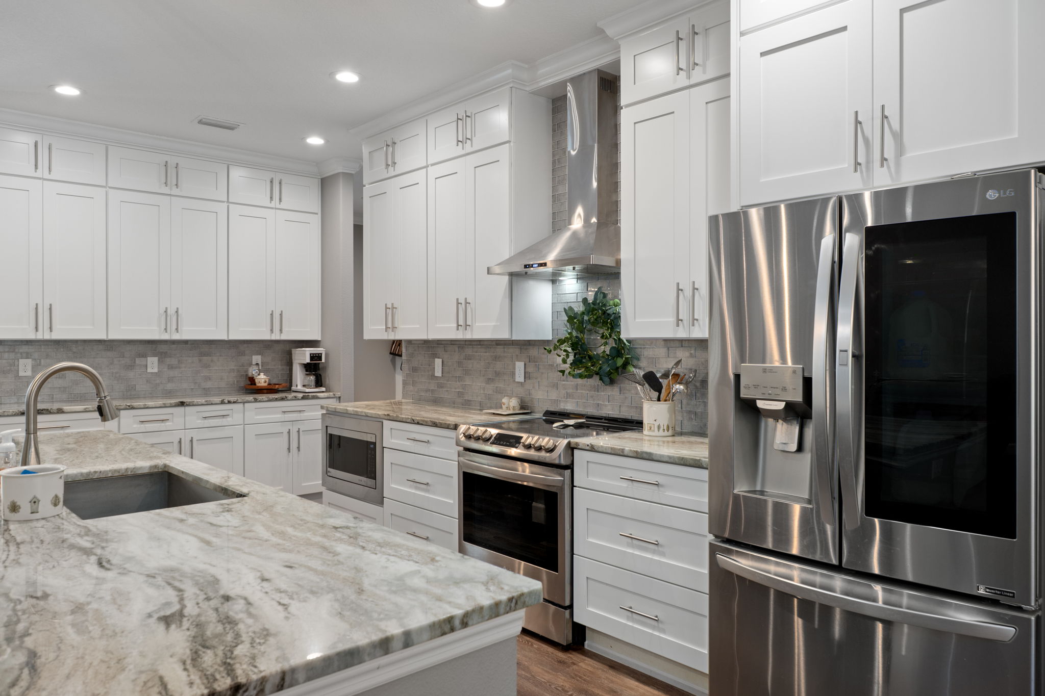 Loads of counterspace allows for easy prep and multiple cooks in the kitchen!