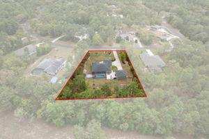 Rear view with parcel outline (approximate).