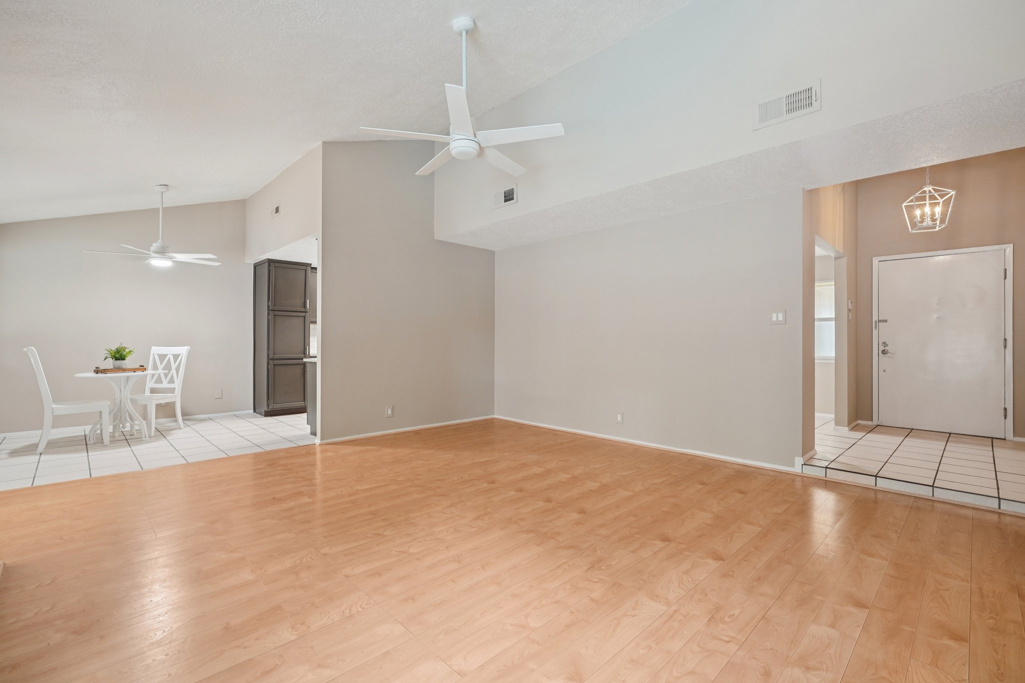 Timber Glade St-S2210-006.jpg