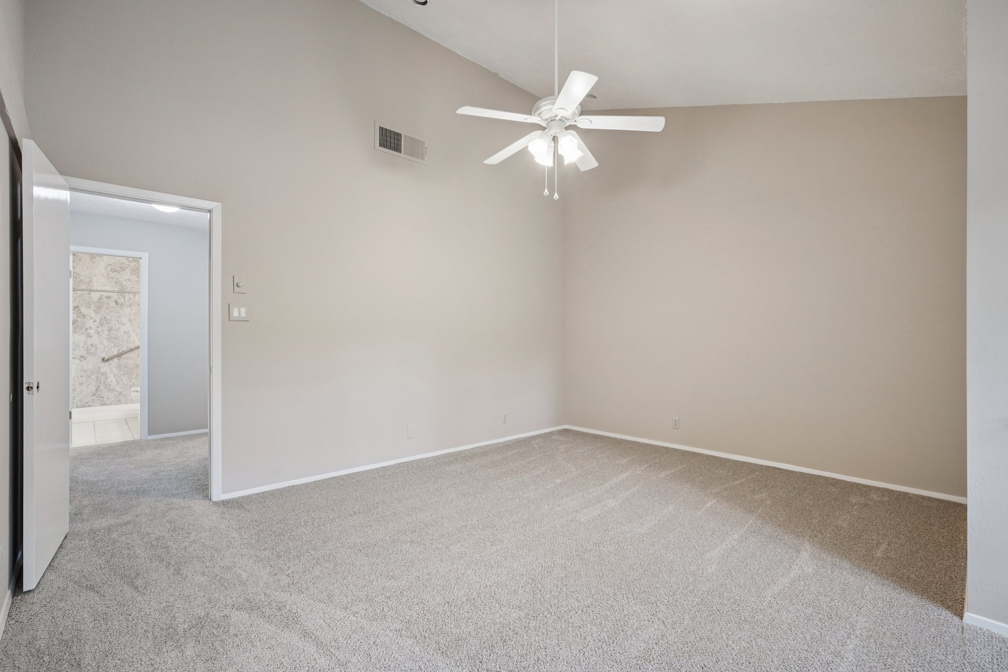 Timber Glade St-S2210-028.jpg