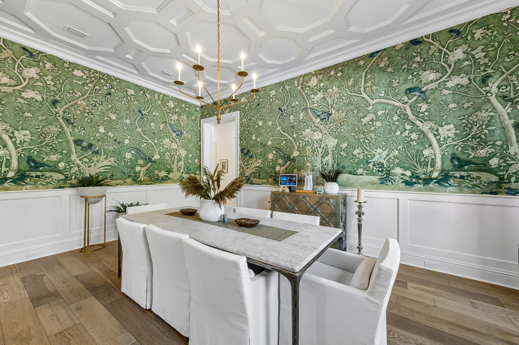 Impressive Ceiling & Wainscoating