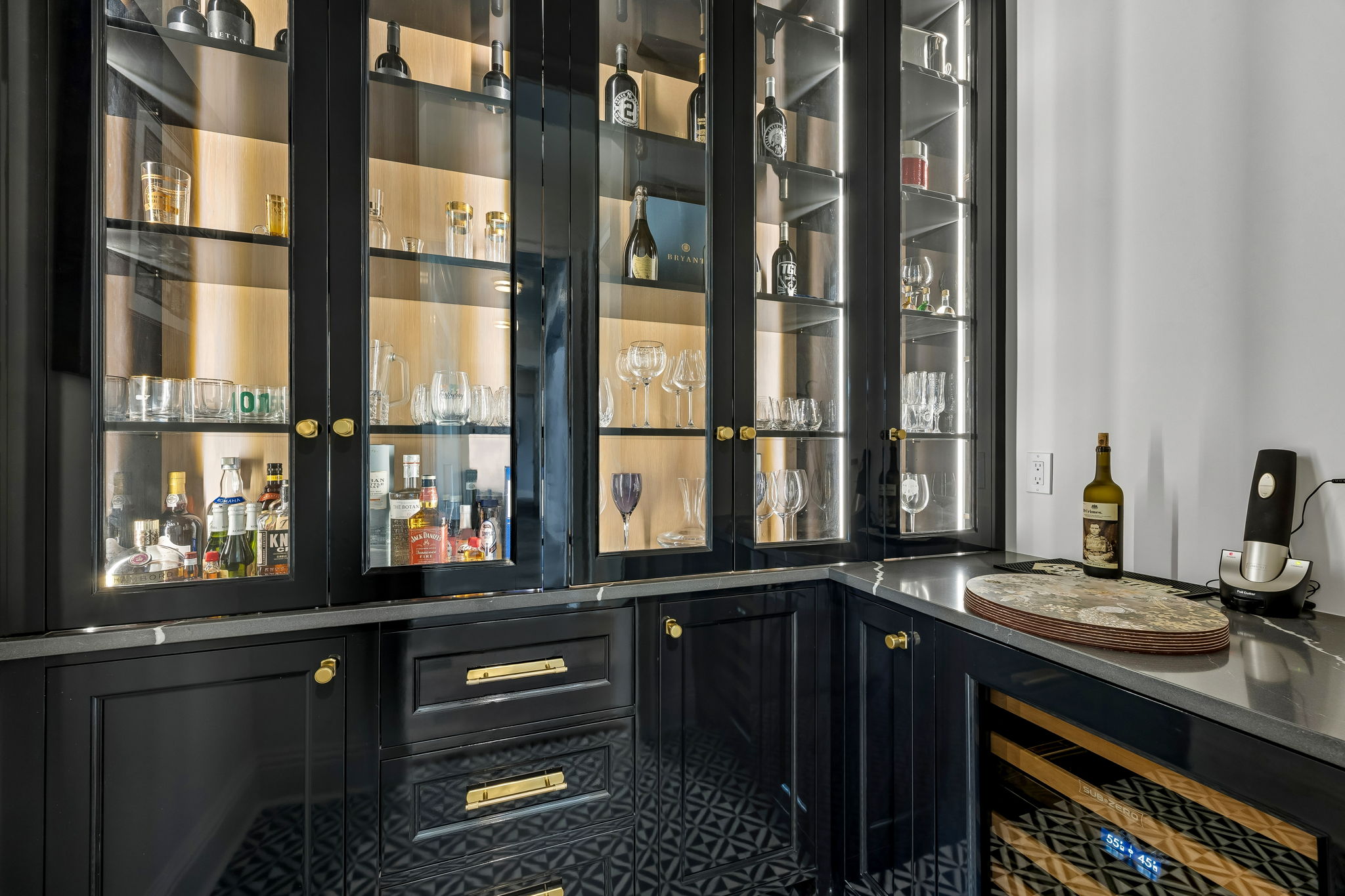 Lacquered Bar & Butler's Pantry
