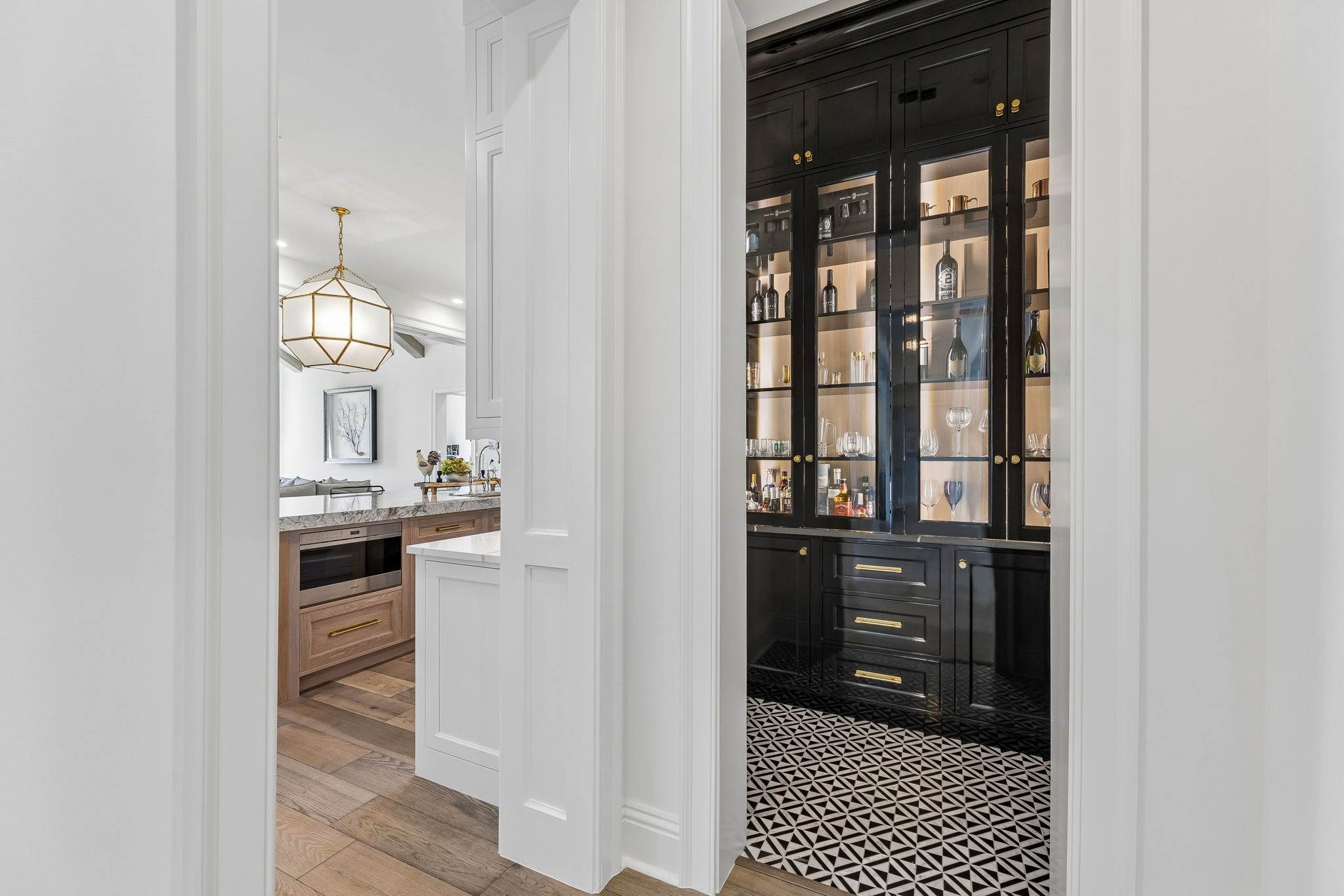 Bar & Butler's Pantry Centrally Located