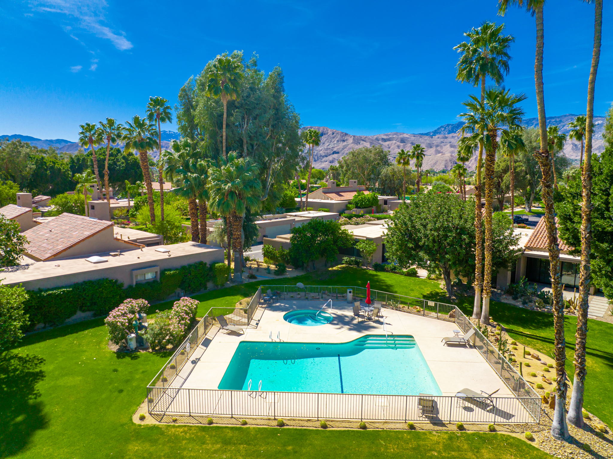 533 Desert W Dr, Rancho Mirage, CA 92270, USA Photo 9