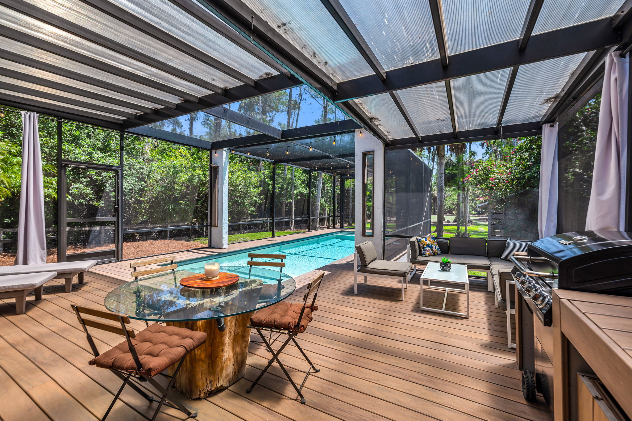 Outdoor Kitchen - Living