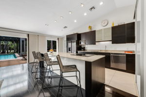 Breakfast Bar - Kitchen