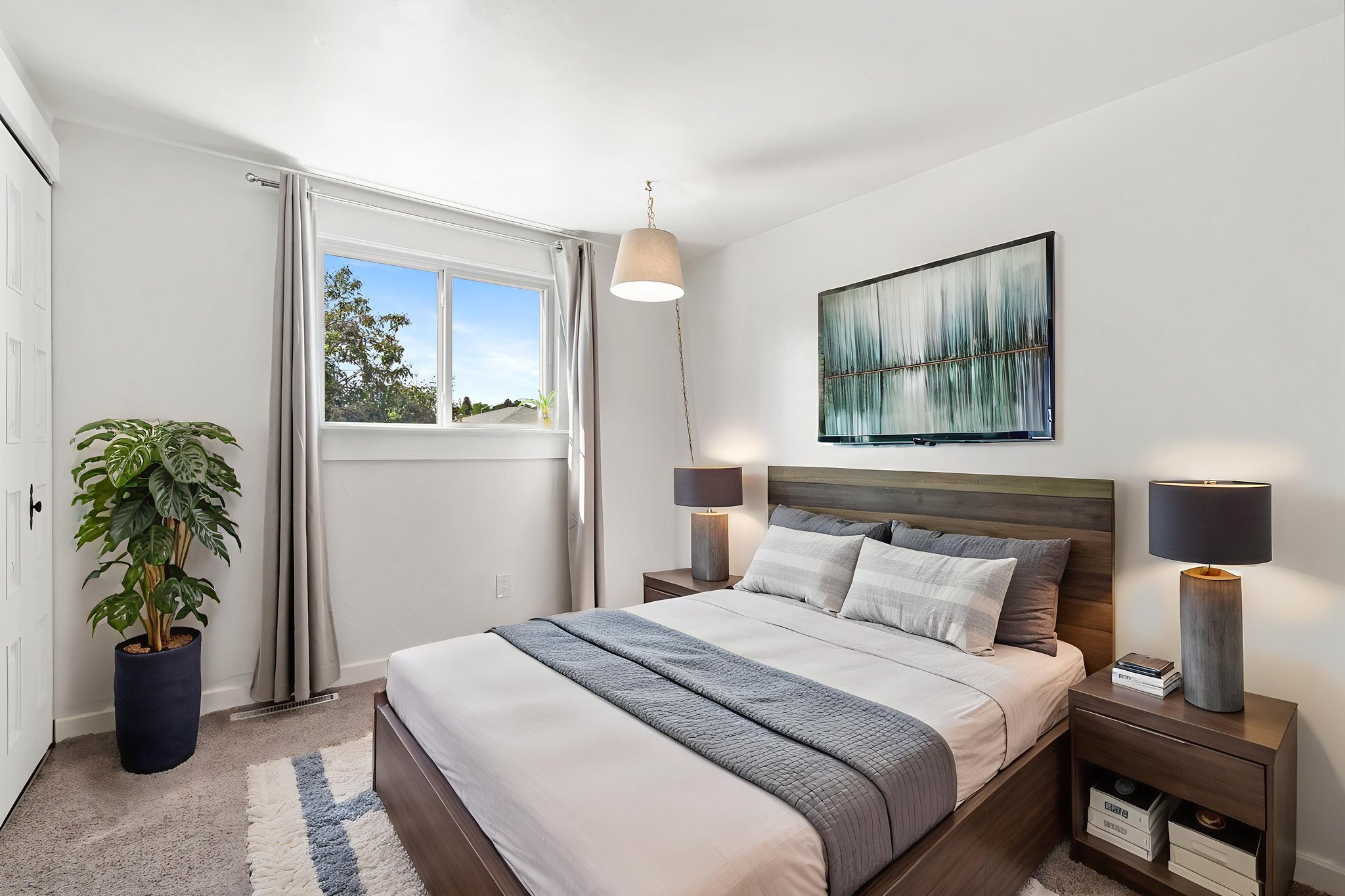 DSC00683 virtually staged.jpeg