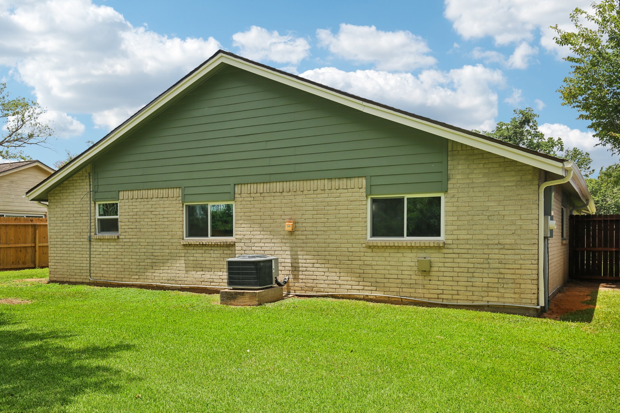 Magnolia Bend St-S1107-031.jpg