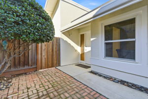 005_F8_5341 Larch Grove Pl