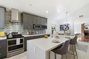 010_F8_5341 Larch Grove Pl