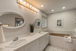 25 Ensuite bathroom
