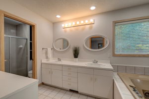 24 Ensuite bathroom