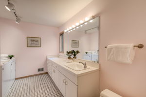 20 Upstairs bathroom