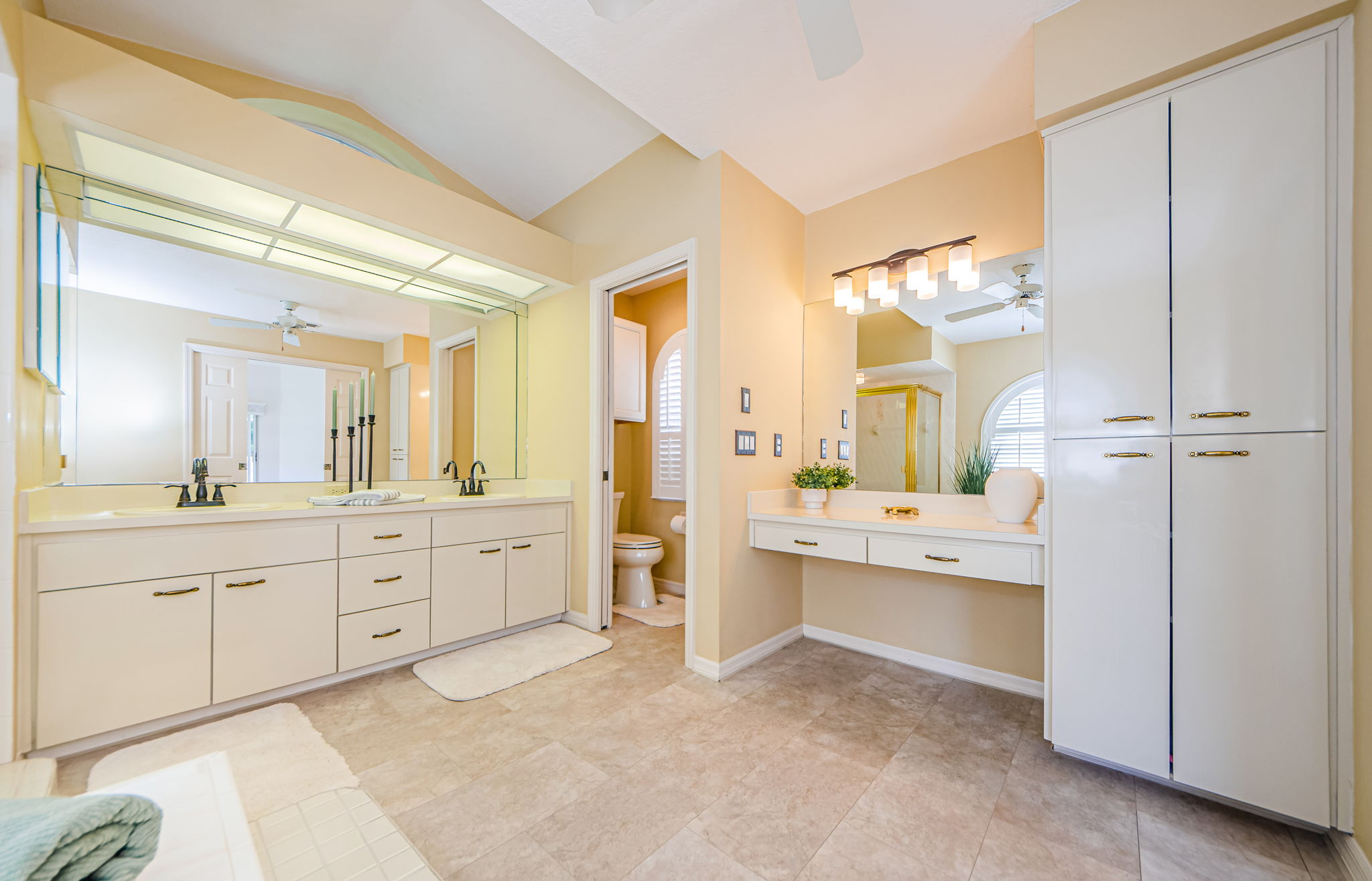 Master Bathroom 1b-2