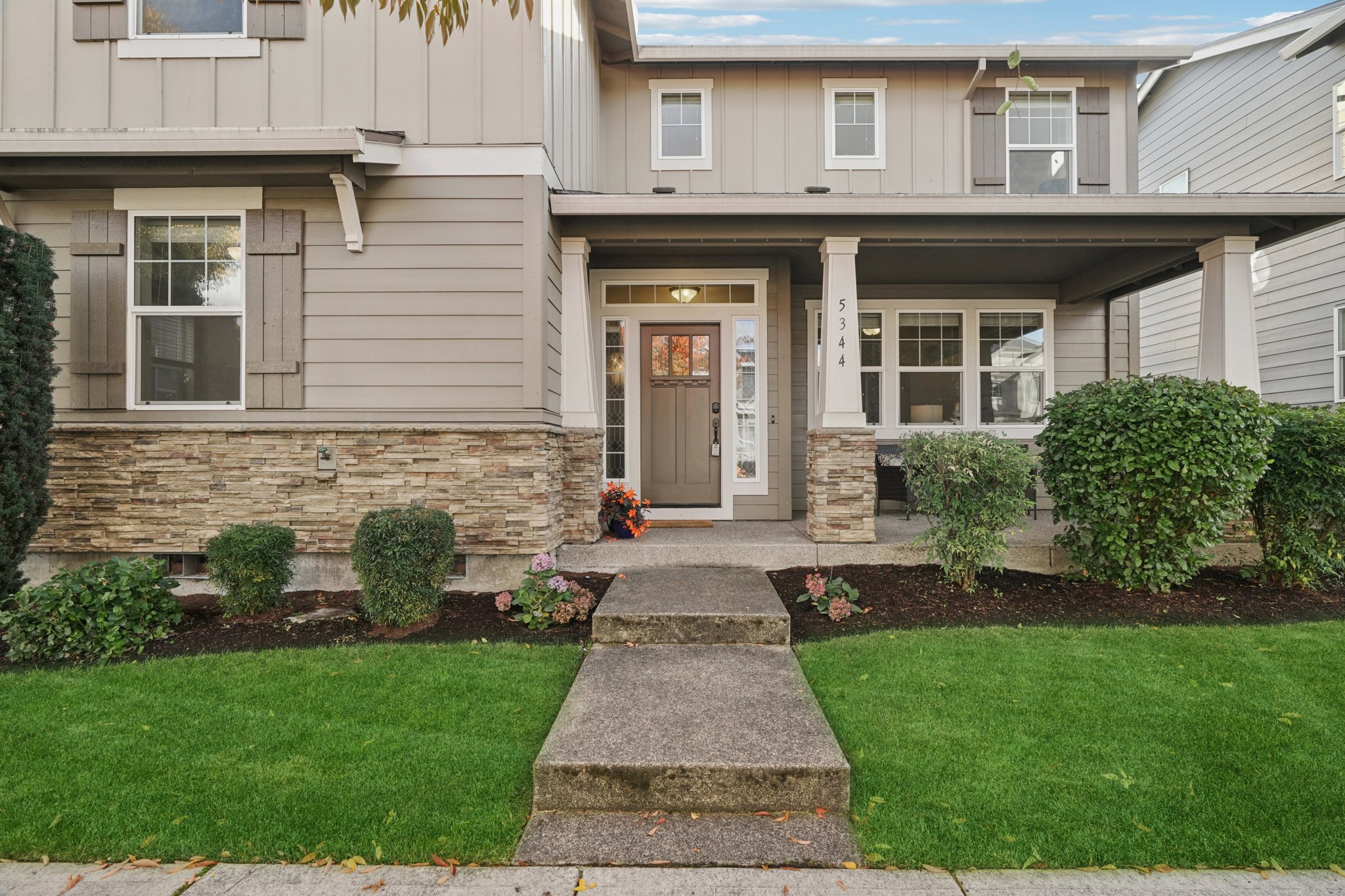 SE Thornapple St-L2110-005.jpg