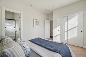 SE Thornapple St-L2110-025.jpg