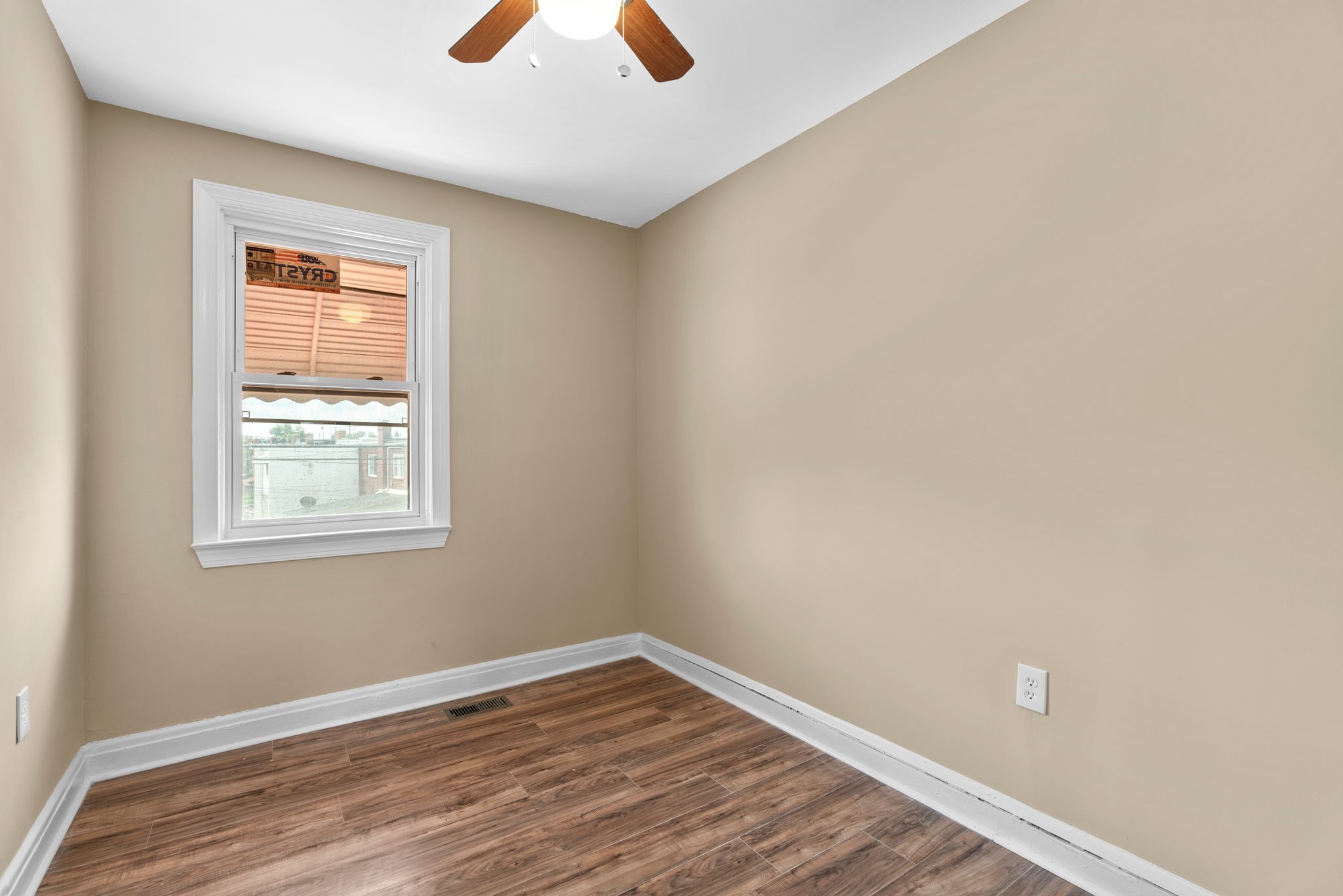 25. Upper bedroom.jpg