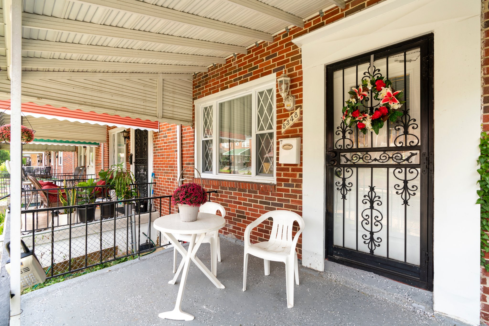 05. Front of house.jpg