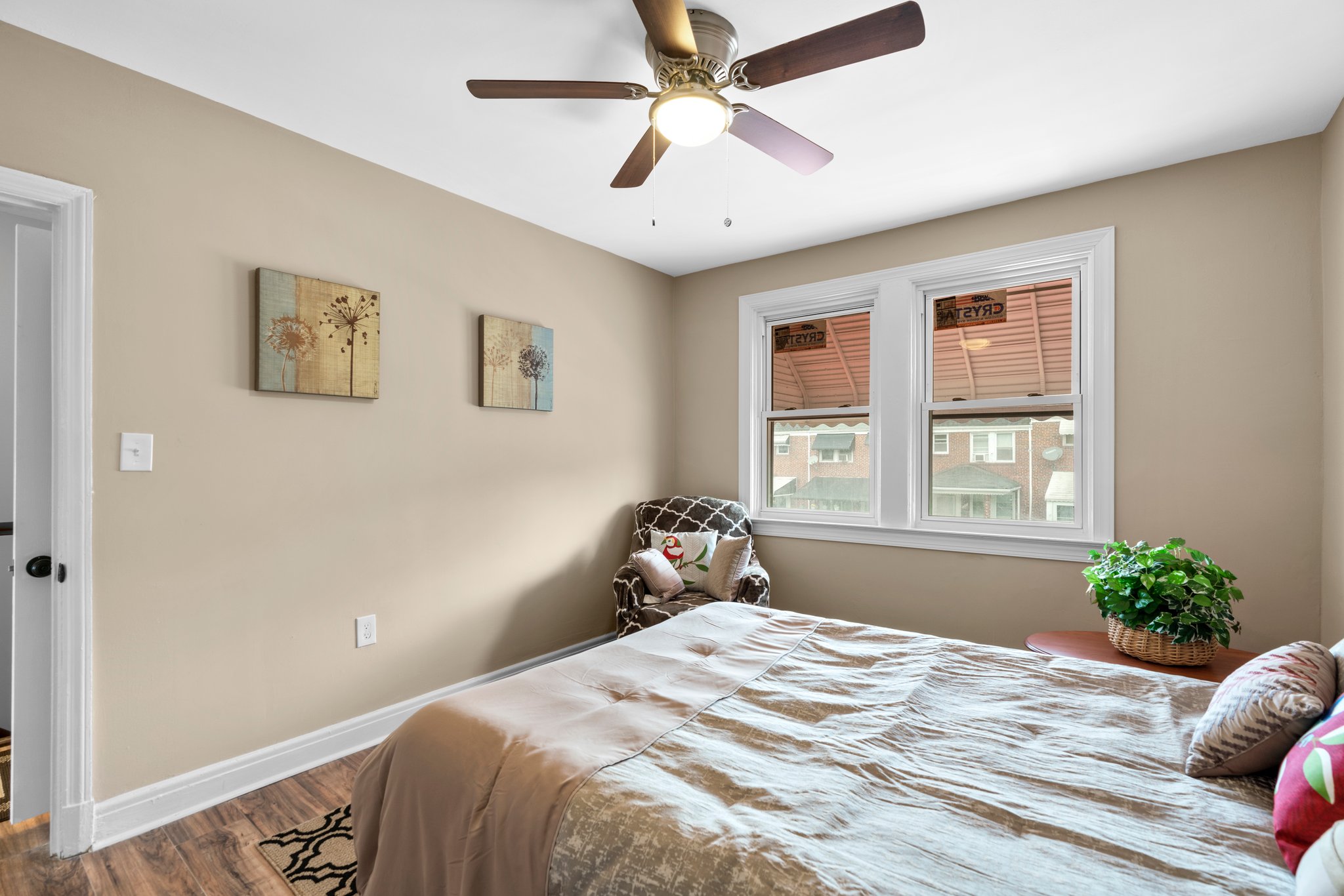 21. Upper bedroom.jpg