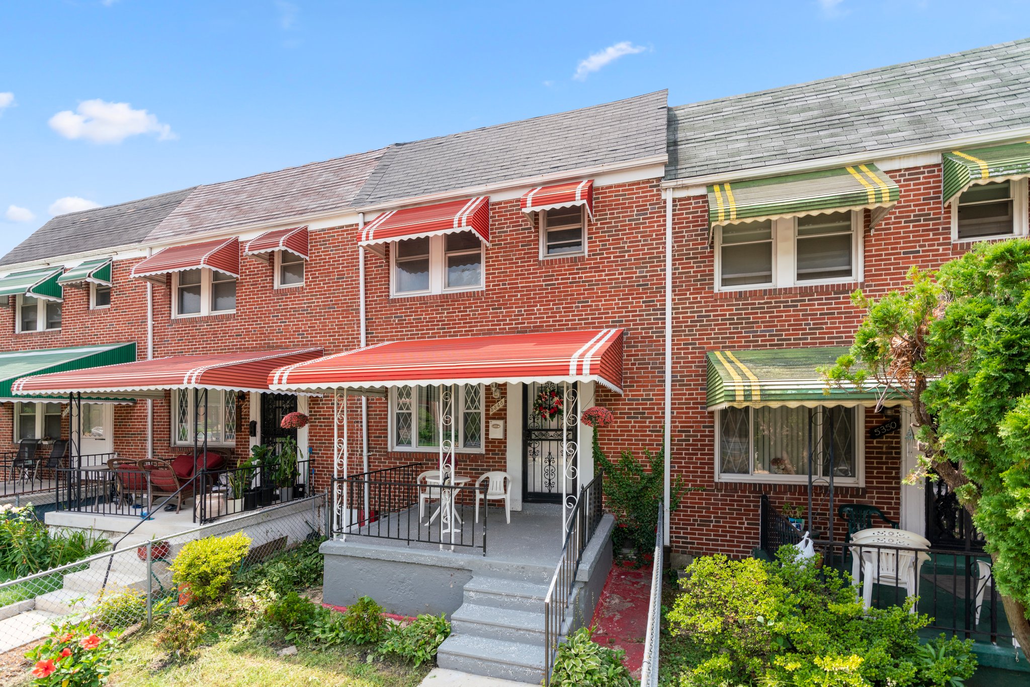 04. Front of house.jpg