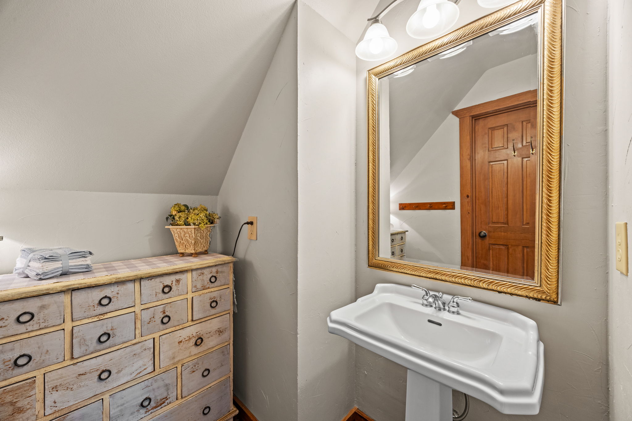 Sink and vanity area