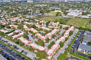 3625 N Country Club Dr, Aventura, FL 33180, USA Photo 48