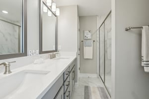 Bridge St unit 15-1104-033.jpg