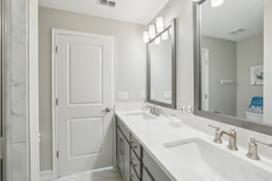Bridge St unit 15-1104-034.jpg